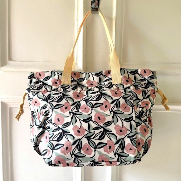 Floral Insulated Lunch Tote Bag Pockets Inside and Out Snap Drawstring New - Picture 2 of 11